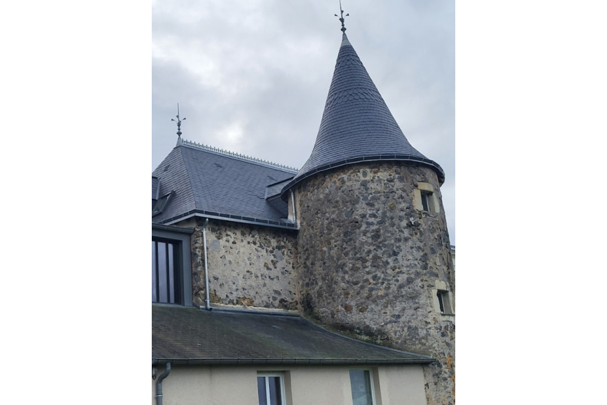 tourelle en ardoise naturelle en Mayenne