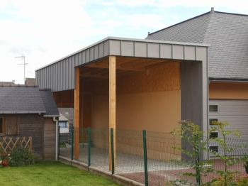 Carport en bardage zinc à joint debout