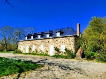 Réfection d'une couverture en ardoise naturelle près de Laval