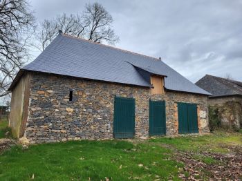 Renovation en ardoise naturelle et faitage en terre cuite scellé façon crête