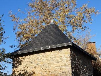 Rénovation toiture d'un abris de jardin en ardoises naturelles